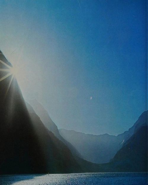 equatorjournal:A sunburst, Milford Sound /Piopiotahi in Maori, 1977.  From “The New Zealanders” by Robin Smith.https://www.instagram.com/p/Cjs8CZktXeP/?igshid=NGJjMDIxMWI=