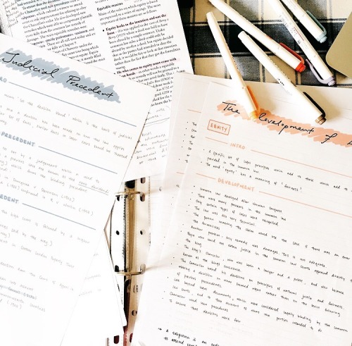 crushstudies:160814 // Revising for my law test next week.