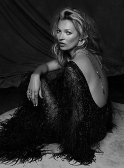 copyblogs-sussurriefruscii:  laviearose:  laviearose kate moss  17.08.2013 