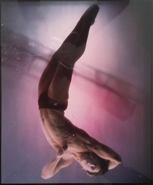 amazing-menreturn:  mysomethingtoremember:Greg Louganis by Annie Leibovitz - Los Angeles, 1984 Amazing-MenReturn | http://www.Amazing-MenReturn.tumblr.com/Archive