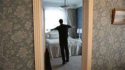 sheisbaffled:  Behind the scenes video of Danila’s photoshoot for Glamour Magazine Russia. (x) 