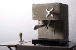 proyectoalbahaca:  designbinge:  The Anza Coffee Machine  cieloentremispiernas 😨