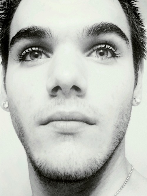 lunchboxer:  uncutdopeshow:  Oh my! Those eyes!  THIS GUY