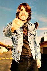 kirk-the-ripper-hammett:  Happy Birthday David Eric Grohl!! You’re one of the best musician that i’ve met, thank you so much for your beautiful voice, your beautiful music, for be there every time that i need and make me happy every time that i see