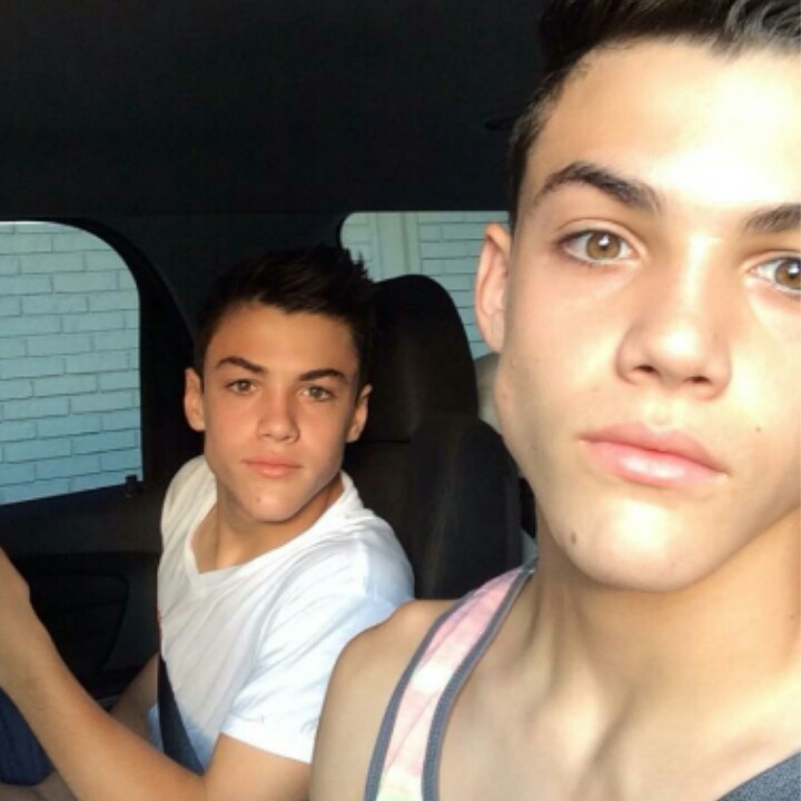 kindahorny:  THESE TWINS WILL BE THE FUCKING DEATH OF ME. I hope one of them is gay