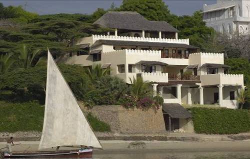eyemodernist:  Lamu, KenyaOnce a town prized for its arts, poetry, and politics, Lamu, is now an obscure tourist attraction. The town was founded in the 14th century and has maintained much of its Swahili architecture. The city as also been touted by