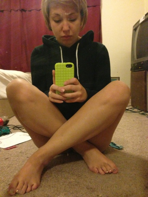 thatonegirl-chae:  I have long awkward legs.