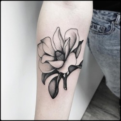 electrictattoos:  mrstotemica: Magnolia. Thanks @bettypomy 🙏🏻 PROSSIME DATE/NEXT DATES: 🇮🇹 SIROLO (AN): @bettieskler 🗓 21-22 Aprile (FEW SPOTS LEFT) 🇮🇹 REGGIO EMILIA: @staygoldtattooit 🗓 5-6 Maggio (FEW SPOTS LEFT) 🇳🇱 AMSTERDAM: