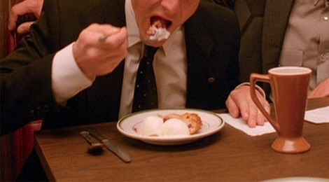 twin-peaks-cuisine:Dale enjoying cherry pie á la mode