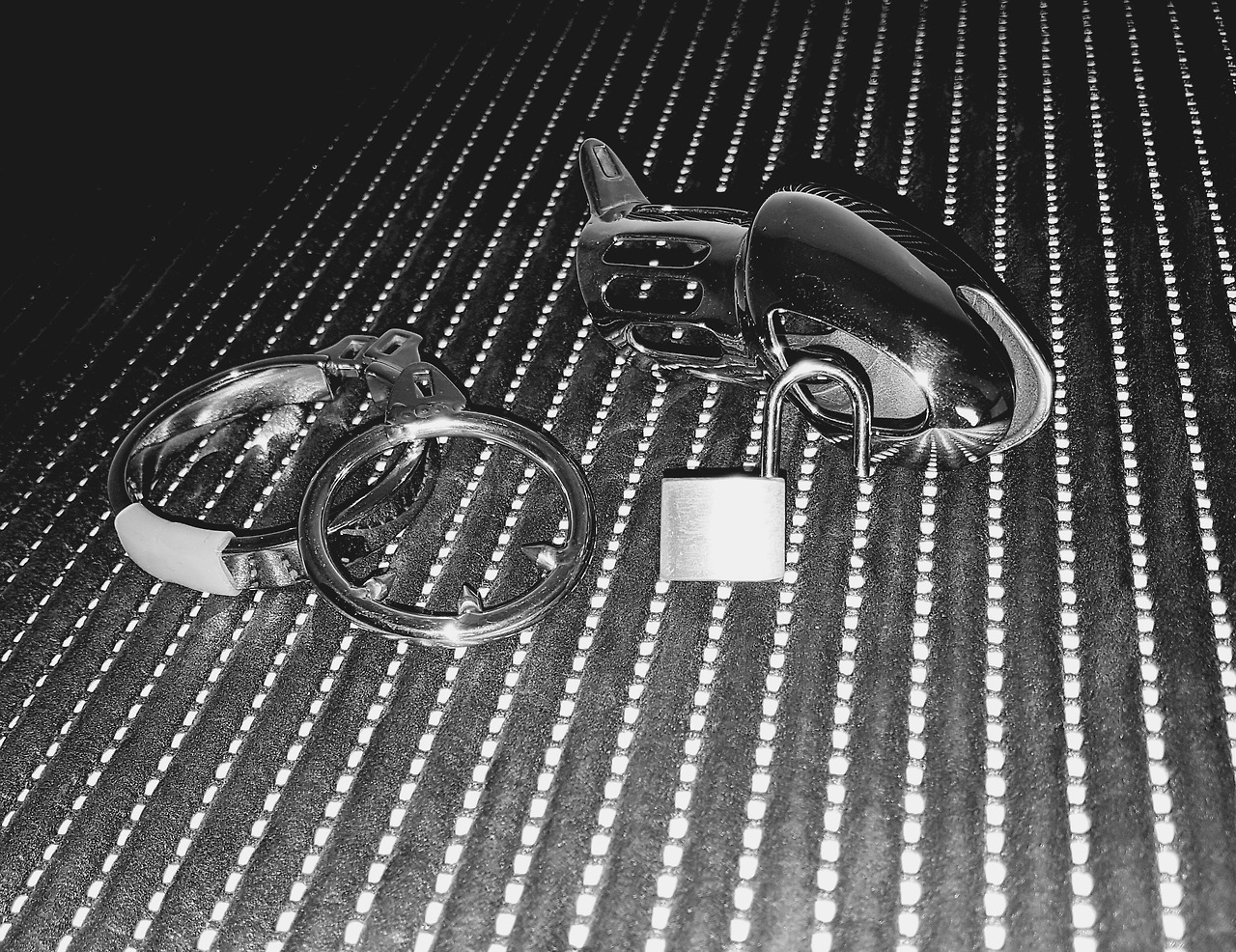 mistresssara:  Looks painful! I could use some of this cages for my slaves…