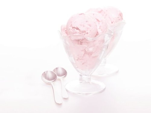 marshmalllovv:Strawberry Soda Ice CreamEdit // Source + Recipe