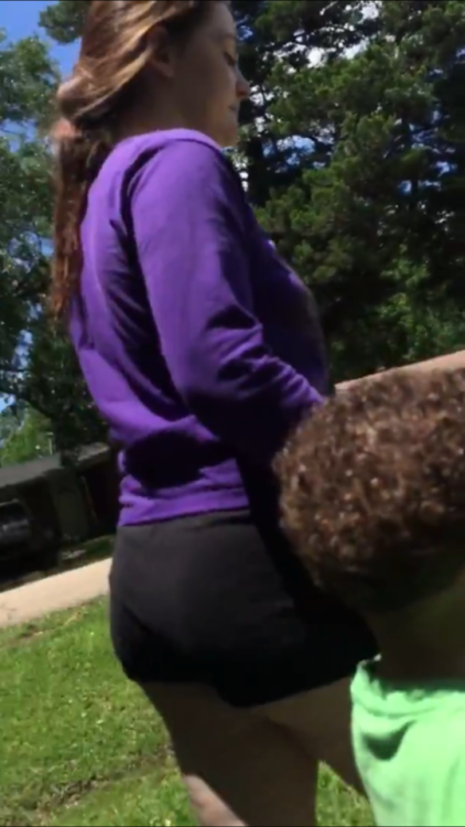 midwestcreepin:  You go girl, let them fat ass cheeks hang out!!