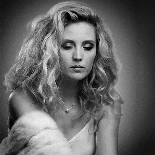 Evelyne Brochu as Macha (Masha / Maria Sergeyevna Kulygina) in Three Sisters