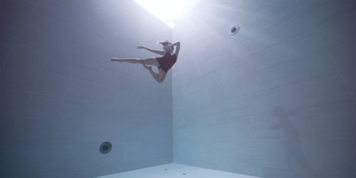 sixpenceee:Julie Gautier, French deep-sea diver, dancer, and filmmaker, performs an underwater dance