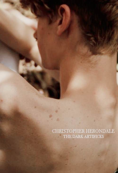 cordeliaheronstairsx: Christopher Herondale“He let the shirt fall and grabbed a Tupperware con
