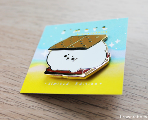 Reveal for trinket club’s May pin S’more ! it’s so fat and squishyJ