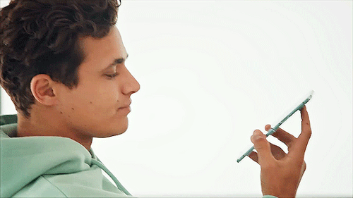 lindo-norris - crazy about to side profile of Lando Norris