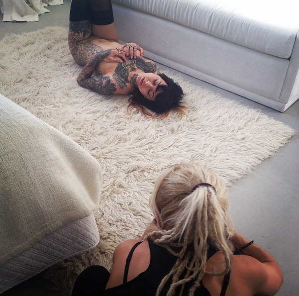 gogoblackwater:  suicide—love:  Gogo being shot by Waikiki. 