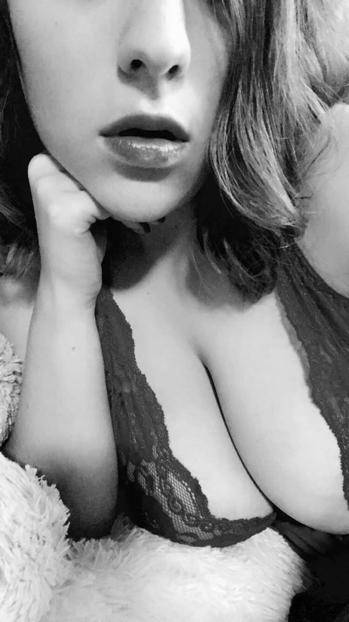 liveforthedash:in need of red wine, thai food, and sex that leaves me completely
