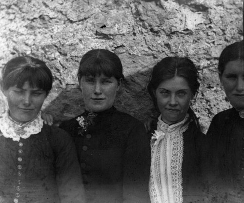 Irish Land WarThe O’Halloran girls, four sisters who stood up against the police, throwing cans of boiling water on them when they approached. County Claire, 1890s. Nudes & Noises  