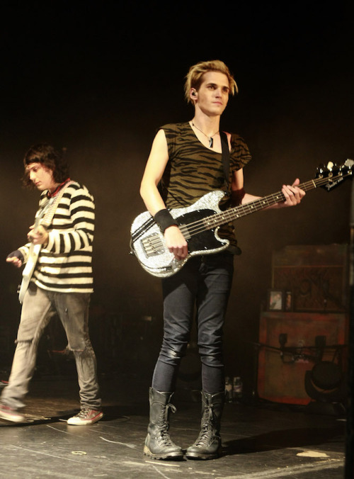 vacationadventuresociety: (click pic for HQ) Hammersmith Apollo, London, UK. 23/10/10