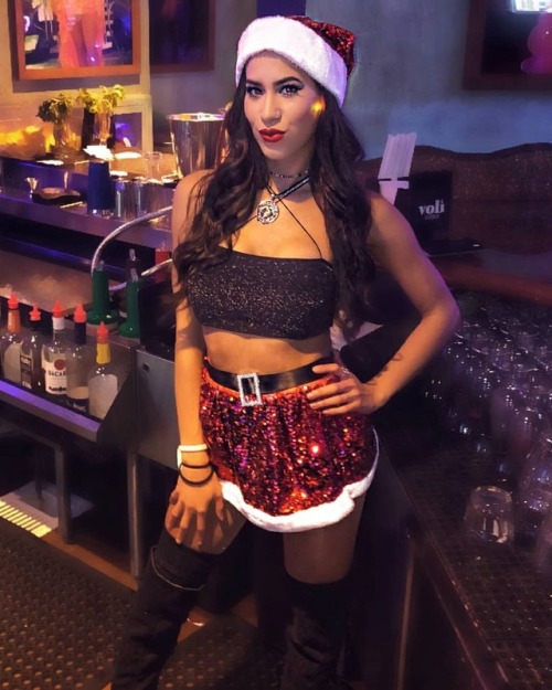 #sibabes #MANGOScrush #bartender @cybelnahir #HappyHolidays #Instagood #modelstatus #instabeauty #si