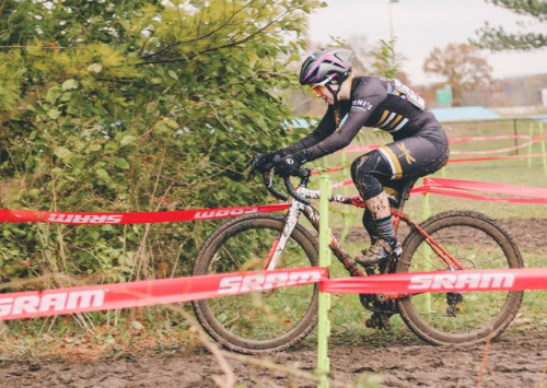 bunnyhoppingbarriers:Bridget Tooley battling the mud at Major Taylor ‘Cross Cup in Indianapolis, IN.