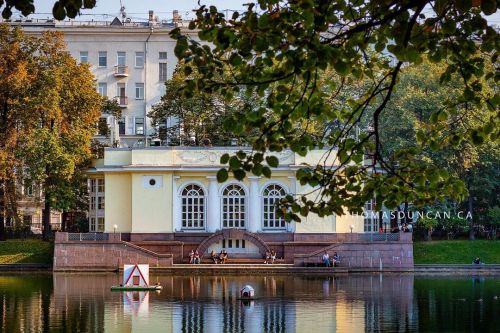 Patriarch Ponds (Patriashiye Prudy), Moscow. #россия #москва #moscow #russia #patriarchponds #pond #