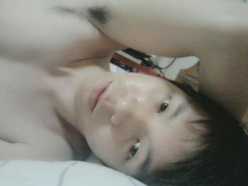 hbst:  Fan submission - For those of you who have armpit fetish… 
