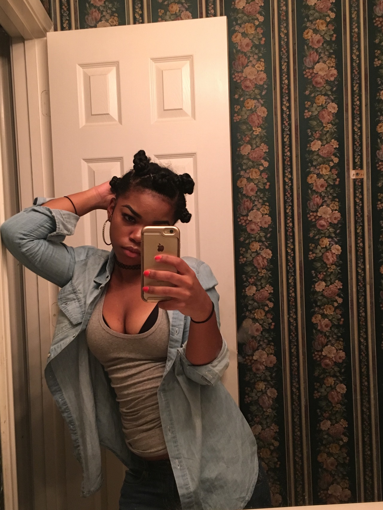 brownbbygirl:  she change ha hair like she change ha clothes 
