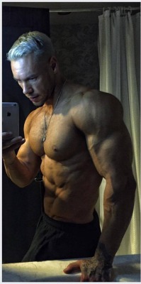 fitmen1:  Anton Antipov  Mirin those delt gains