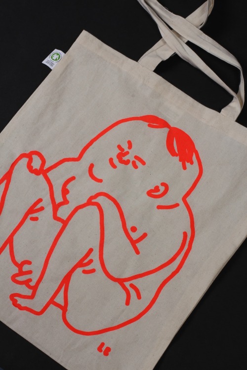 I printed this contented nudist some time ago.Silkscreen print with neon red on a bag.Photo credits 