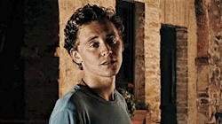tomhiddleston-gifs:  Tom Hiddleston in ‘Unrelated’,