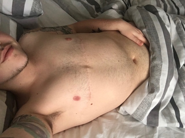 brattyboyoli-deactivated2021042:come cuddle[he/him]