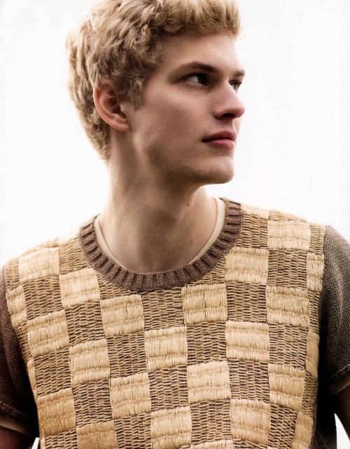 magnumnonnenmacher:  DAZED & CONFUSED — FEBRUARY 2012LOUIS VUITTONphotographer: Mel Blesstylist: John McCartyMODEL(S): Carlos Peters 
