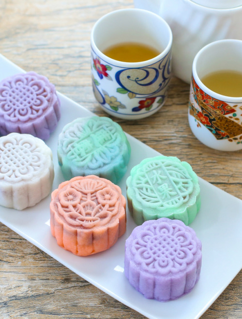 foodffs: SNOWSKIN MOONCAKES Really nice recipes. Every hour.