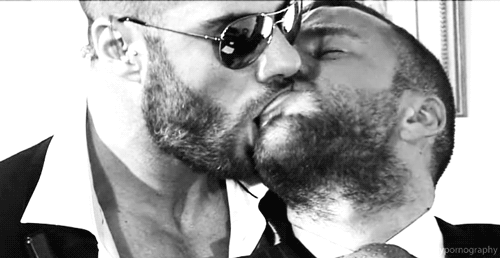 wellcoached:  Alex Marte kissing…nothing subtle about it…