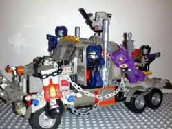 mightyspacepope:  Megatron’s Mobile Murder Machine!