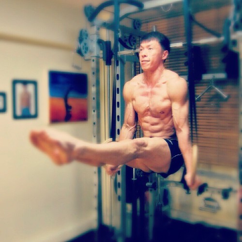 #L-sit on #gymnasticsrings @bodytreeGST #abs #hotguys #asianmuscle #6pack #physique #gymnastics #exe