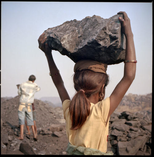 Thomas Vanden Driessche: Kalaheera - India, 2009-2012Roughly 400,000 live in Jharia, a town near Dha