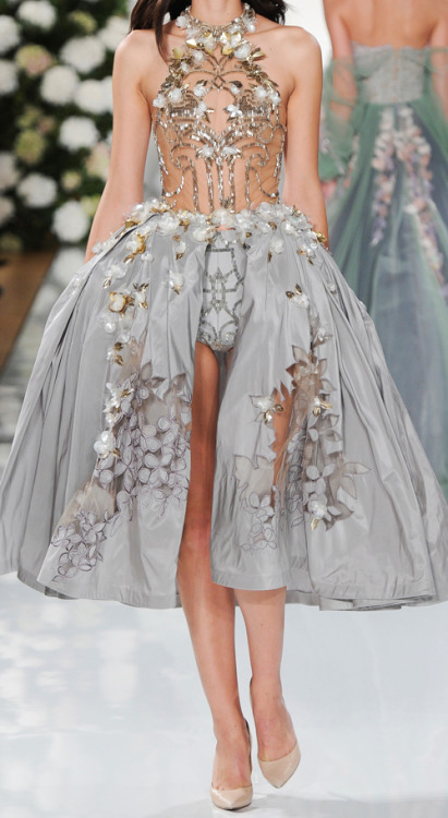 stopdropandvogue:Valentin Yudashkin sent down an absolutely gorgeous and delicately feminine collect