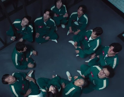 Gi Hun Distracting Everyone So He And 001 Can Have A Moment 🤭