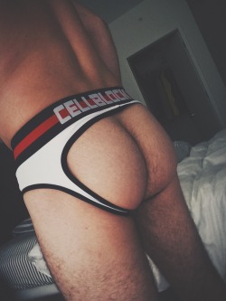 otterpotterpics:   Whoops. I, uh…accidentally…bought the pair that’s missing a bottom! 😏🍑 