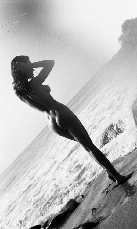 cosmopolitanbeauty:  Holly Parker