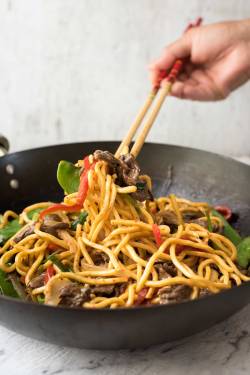 do-not-touch-my-food:    Beef Hokkien Noodles    Nom