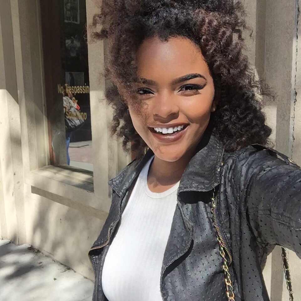 plussizedhiiipy:  iamhannalashay:  I completely forgot it was dark skin appreciation