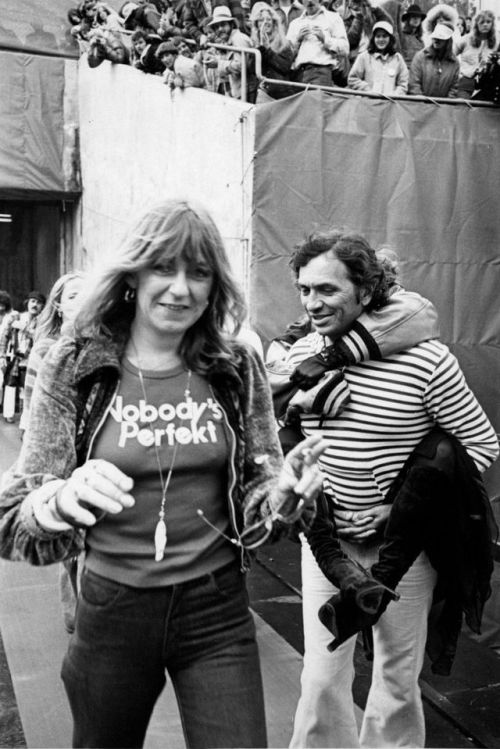 goldduststevie: Christine backstage at the Day on The Green 1977, in the background Stevie being car