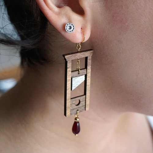 thurinusworks:I recently gave myself a crash course in jewelry-making to design a pair of guillotine