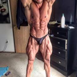 welcometomuscleville:  the-swole-strip: 