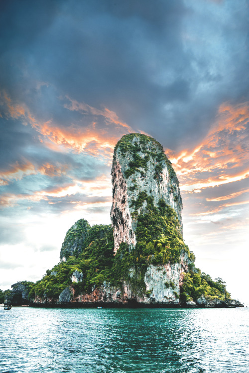 lsleofskye:  Untitled | karlsaare Location: Railay Beach, Thailand 